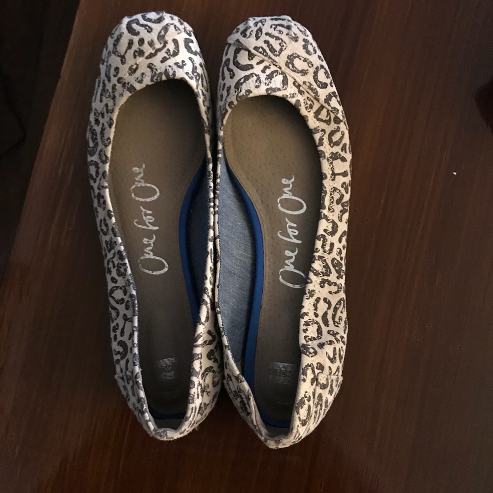 Toms size 10 Cheetah print flats